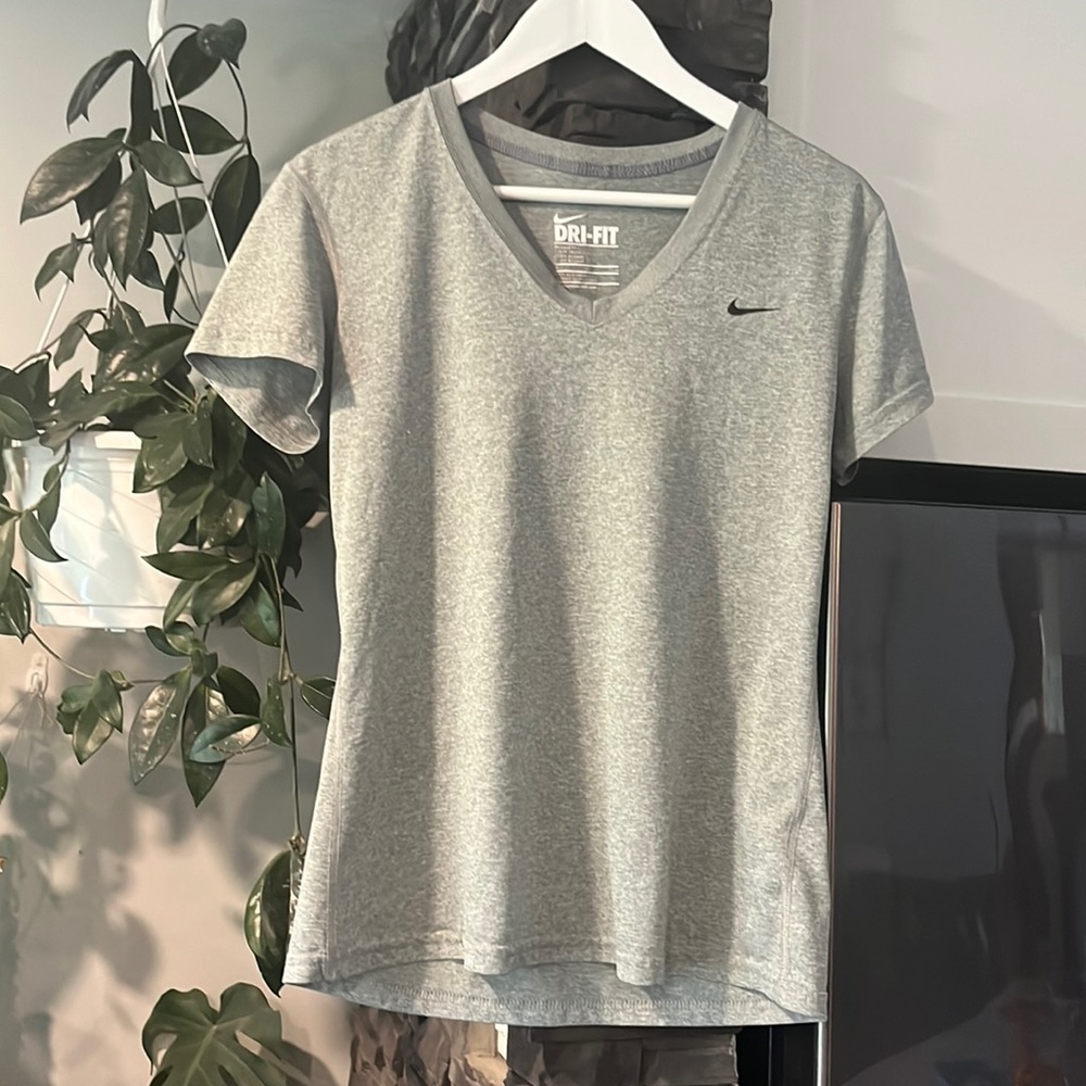 Nike v neck tee